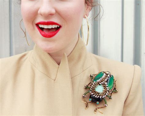 wearing brooches for women